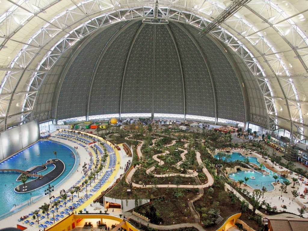 Verdens største innendørs badeanlegg, Tropical World fem mil fra Berlin.